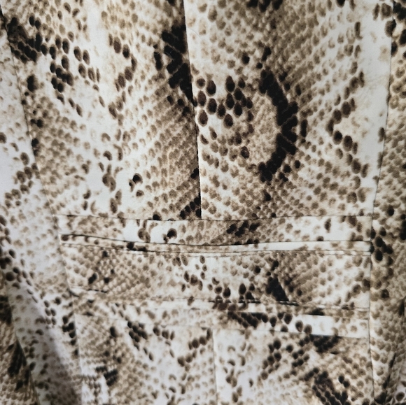 $148 WHBM Sbake Print Jacket Women Sz 4 One Button Padded Long Sleeve New - Picture 13 of 14